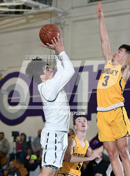 Thumbnail 1 in Gridley vs. Red Bluff (Dennis Burnum Tournament) photogallery.