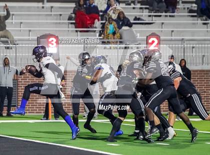 Thumbnail 2 in Hebron @ Guyer (UIL 6A Bi-District Playoff) photogallery.