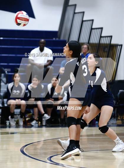 Thumbnail 1 in  Elizabeth vs University (CIF LACS D11 Final) photogallery.