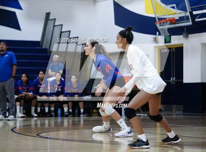 Thumbnail 1 in  Elizabeth vs University (CIF LACS D11 Final) photogallery.