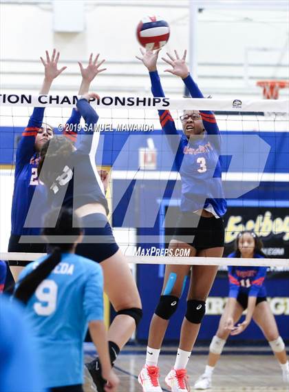 Thumbnail 2 in  Elizabeth vs University (CIF LACS D11 Final) photogallery.
