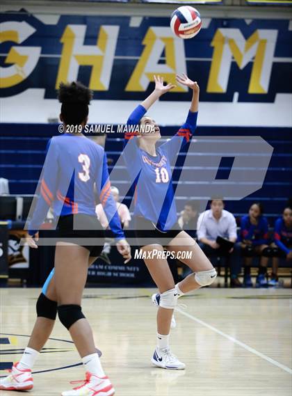 Thumbnail 2 in  Elizabeth vs University (CIF LACS D11 Final) photogallery.