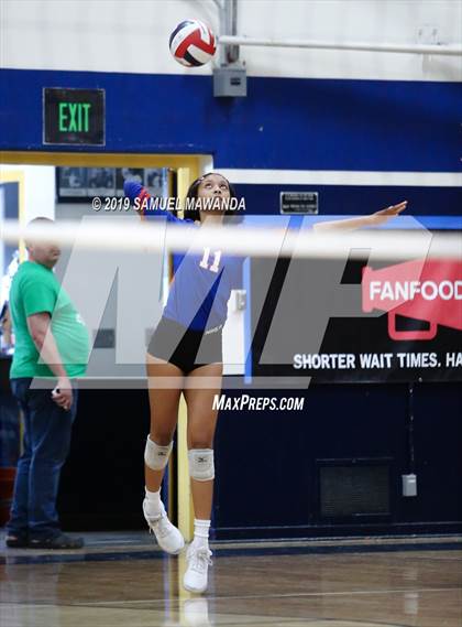 Thumbnail 3 in  Elizabeth vs University (CIF LACS D11 Final) photogallery.