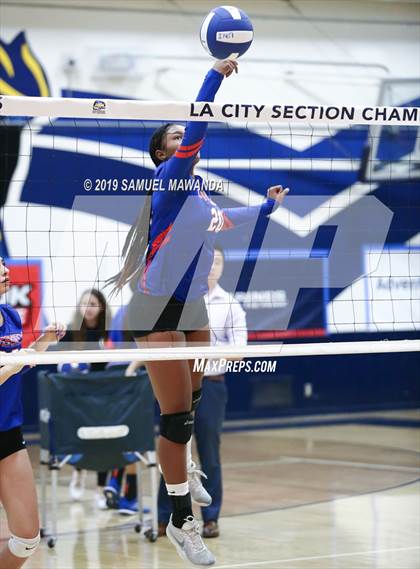 Thumbnail 2 in  Elizabeth vs University (CIF LACS D11 Final) photogallery.