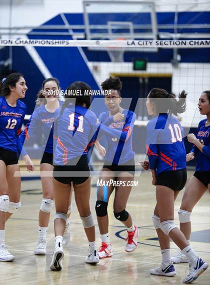 Thumbnail 2 in  Elizabeth vs University (CIF LACS D11 Final) photogallery.