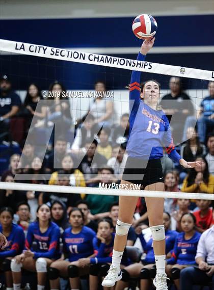 Thumbnail 3 in  Elizabeth vs University (CIF LACS D11 Final) photogallery.
