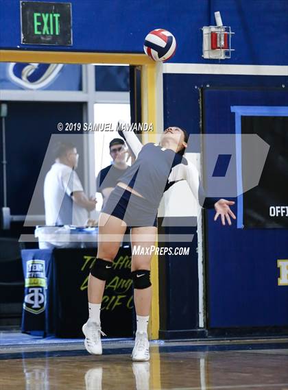 Thumbnail 3 in  Elizabeth vs University (CIF LACS D11 Final) photogallery.