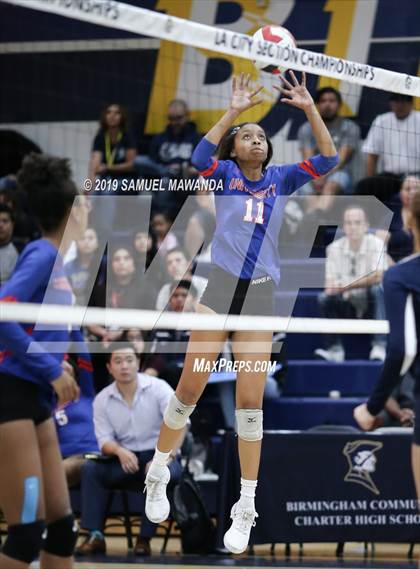 Thumbnail 1 in  Elizabeth vs University (CIF LACS D11 Final) photogallery.