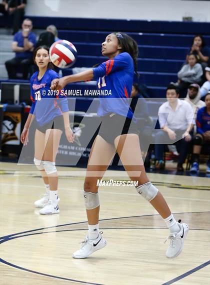 Thumbnail 3 in  Elizabeth vs University (CIF LACS D11 Final) photogallery.