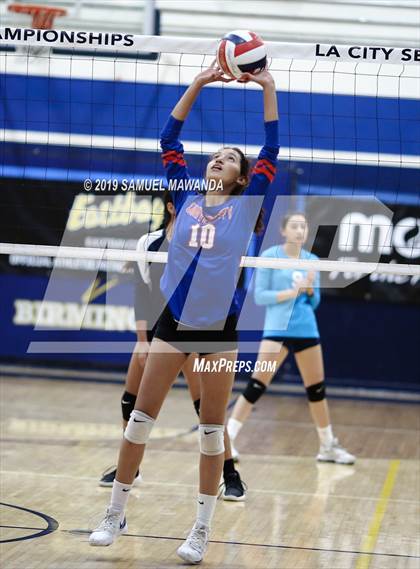 Thumbnail 1 in  Elizabeth vs University (CIF LACS D11 Final) photogallery.