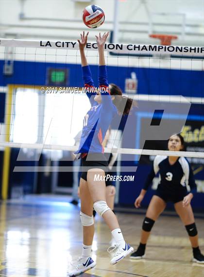 Thumbnail 3 in  Elizabeth vs University (CIF LACS D11 Final) photogallery.