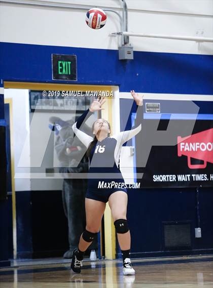 Thumbnail 2 in  Elizabeth vs University (CIF LACS D11 Final) photogallery.
