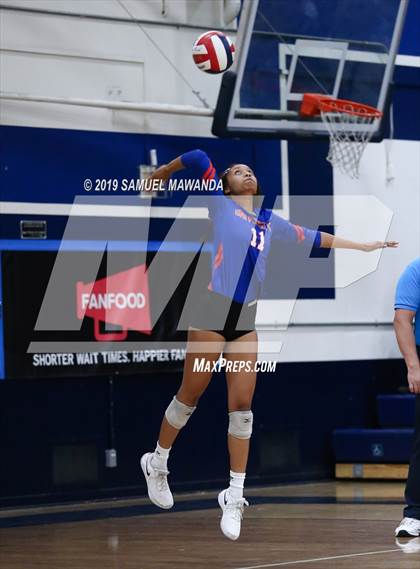 Thumbnail 1 in  Elizabeth vs University (CIF LACS D11 Final) photogallery.