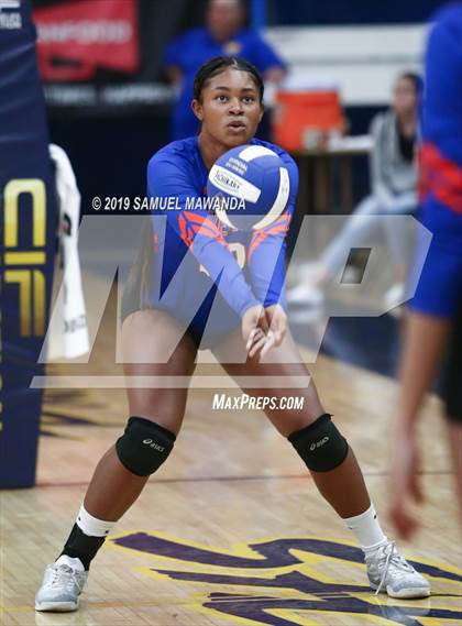 Thumbnail 3 in  Elizabeth vs University (CIF LACS D11 Final) photogallery.