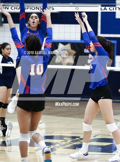 Thumbnail 1 in  Elizabeth vs University (CIF LACS D11 Final) photogallery.