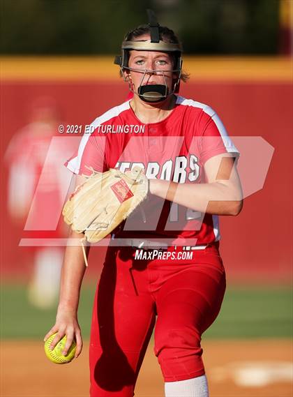 Thumbnail 1 in Lassiter vs. Glynn Academy photogallery.