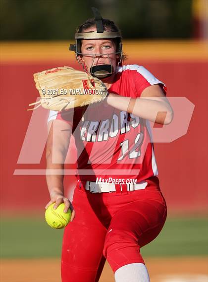 Thumbnail 1 in Lassiter vs. Glynn Academy photogallery.