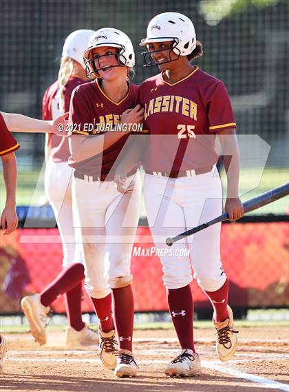 Thumbnail 2 in Lassiter vs. Glynn Academy photogallery.