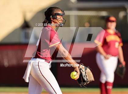 Thumbnail 2 in Lassiter vs. Glynn Academy photogallery.