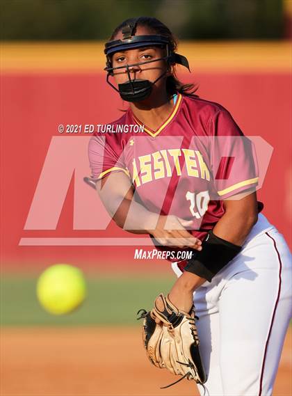 Thumbnail 2 in Lassiter vs. Glynn Academy photogallery.