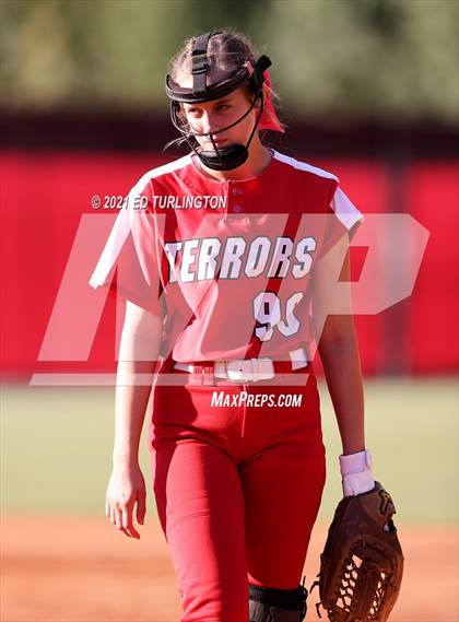 Thumbnail 2 in Lassiter vs. Glynn Academy photogallery.