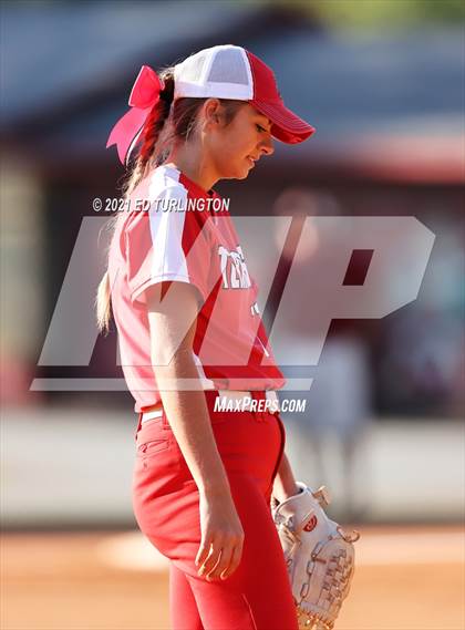 Thumbnail 1 in Lassiter vs. Glynn Academy photogallery.