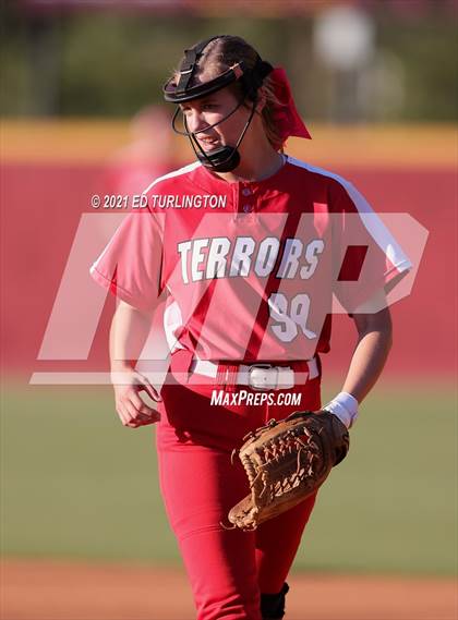 Thumbnail 1 in Lassiter vs. Glynn Academy photogallery.