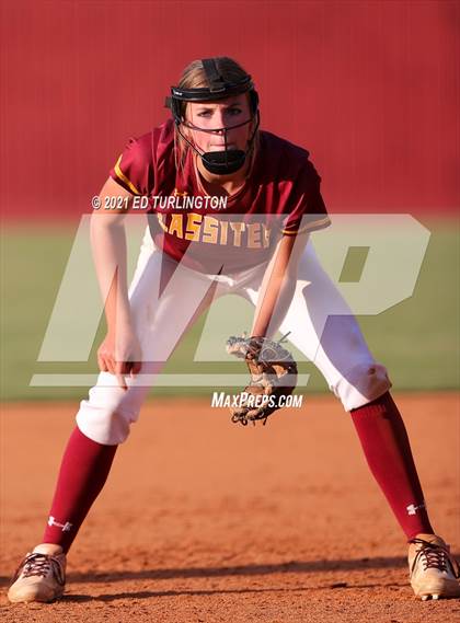 Thumbnail 2 in Lassiter vs. Glynn Academy photogallery.
