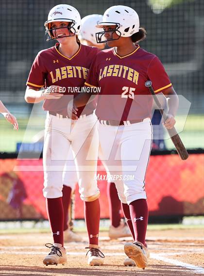 Thumbnail 3 in Lassiter vs. Glynn Academy photogallery.
