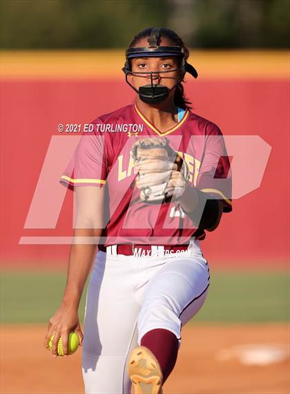 Thumbnail 2 in Lassiter vs. Glynn Academy photogallery.