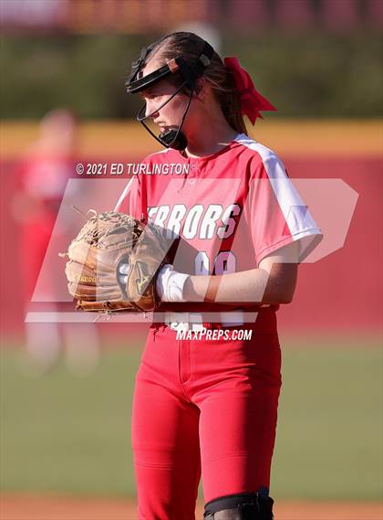 Thumbnail 2 in Lassiter vs. Glynn Academy photogallery.
