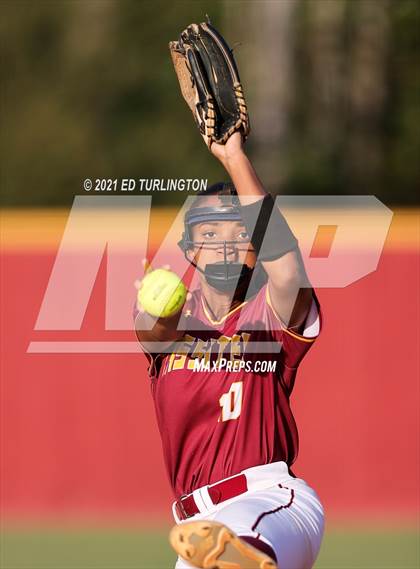 Thumbnail 3 in Lassiter vs. Glynn Academy photogallery.