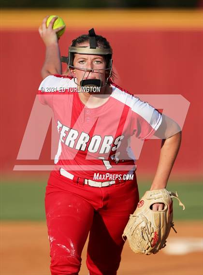 Thumbnail 3 in Lassiter vs. Glynn Academy photogallery.