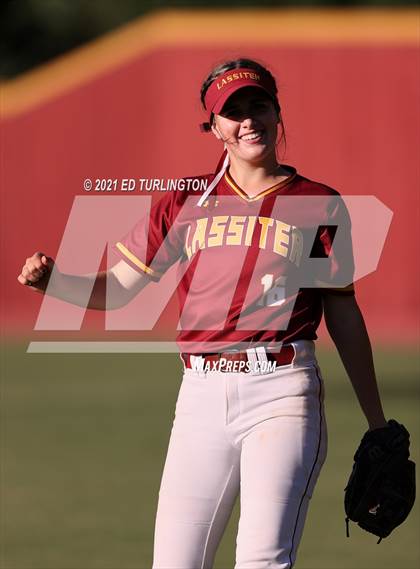 Thumbnail 2 in Lassiter vs. Glynn Academy photogallery.