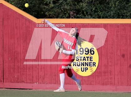 Thumbnail 3 in Lassiter vs. Glynn Academy photogallery.