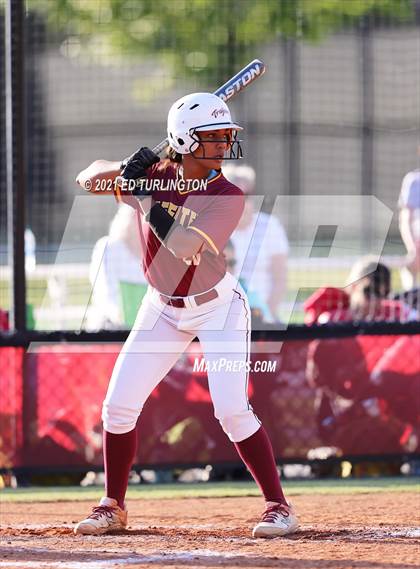 Thumbnail 1 in Lassiter vs. Glynn Academy photogallery.