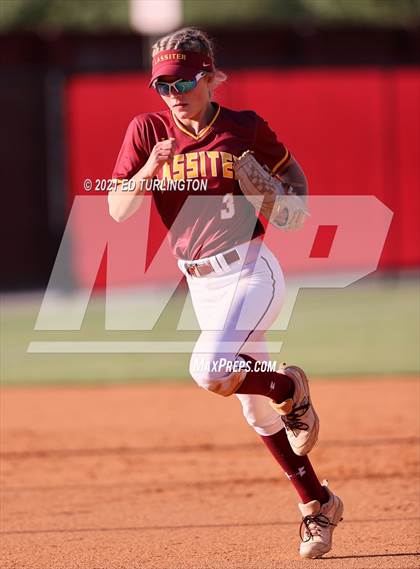 Thumbnail 3 in Lassiter vs. Glynn Academy photogallery.