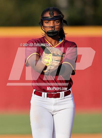 Thumbnail 3 in Lassiter vs. Glynn Academy photogallery.