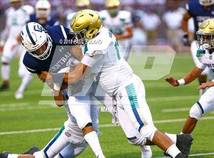 Thumbnail 2 in Central Catholic @ Holy Cross photogallery.