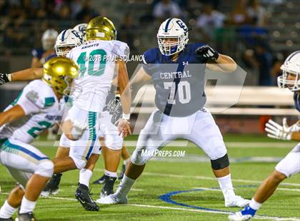 Thumbnail 3 in Central Catholic @ Holy Cross photogallery.