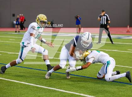 Thumbnail 1 in Central Catholic @ Holy Cross photogallery.