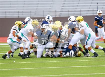 Thumbnail 1 in Central Catholic @ Holy Cross photogallery.