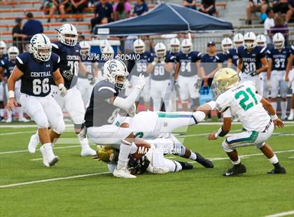 Thumbnail 2 in Central Catholic @ Holy Cross photogallery.