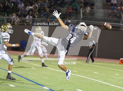 Thumbnail 3 in Central Catholic @ Holy Cross photogallery.