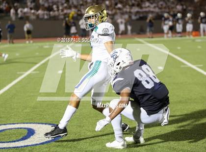Thumbnail 2 in Central Catholic @ Holy Cross photogallery.