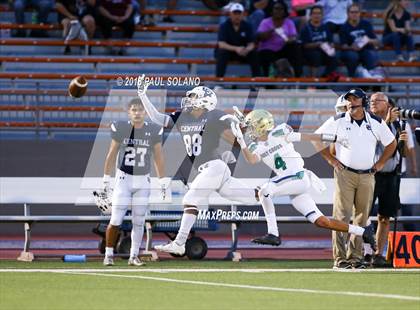 Thumbnail 3 in Central Catholic @ Holy Cross photogallery.