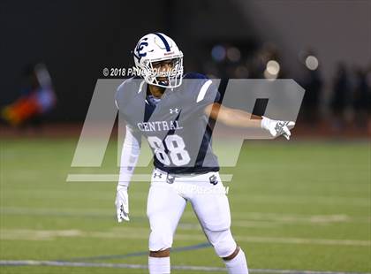 Thumbnail 1 in Central Catholic @ Holy Cross photogallery.