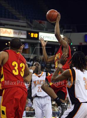 Thumbnail 3 in Dominguez vs. McClymonds (CIF State D1 Final) photogallery.