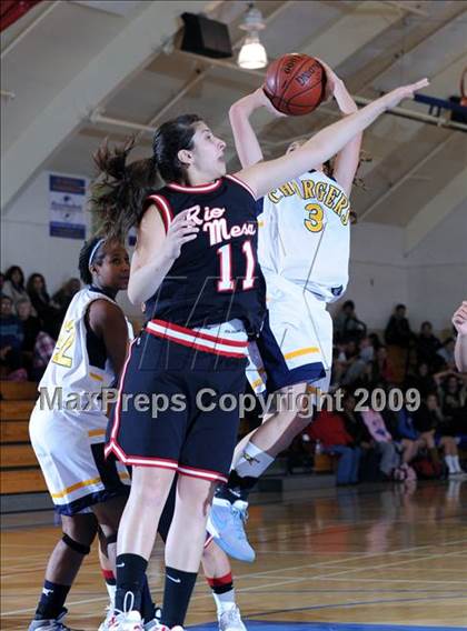 Thumbnail 2 in Dos Pueblos vs. Rio Mesa photogallery.