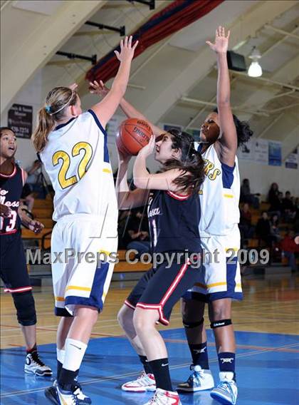 Thumbnail 3 in Dos Pueblos vs. Rio Mesa photogallery.
